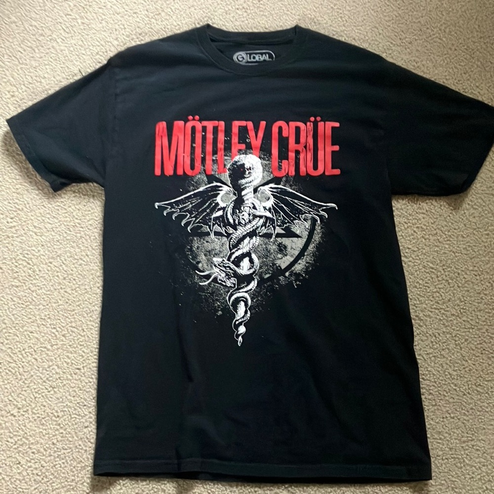 Black Motley Crue Shirt. Size medium